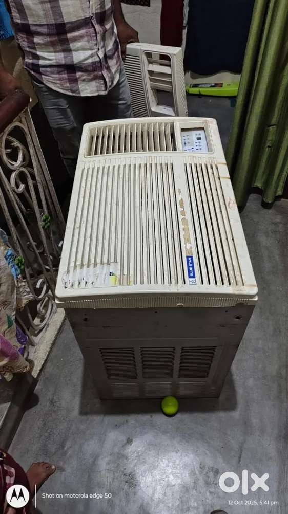 Blue star window AC seal good candesan 2 year old