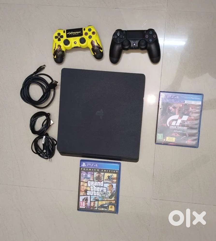 PS4 500GB - Perfect Condition  2 joystick+ GTA V + Gran Tourism+ WWW
