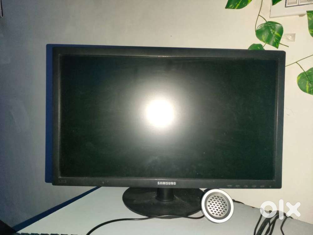 2 MONITORS TOGETHER