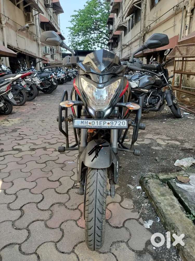 Selling my Pulsar ns 160 duel abs 2024 model in excellent condition