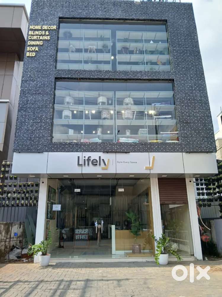 Showroom sales executive