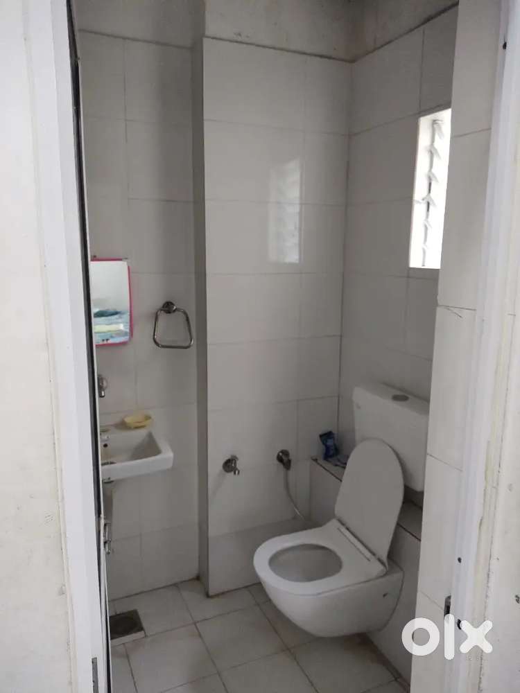 Male AC/Non AC PG at Racecourse, Natubhai Circle Gotri ellora park