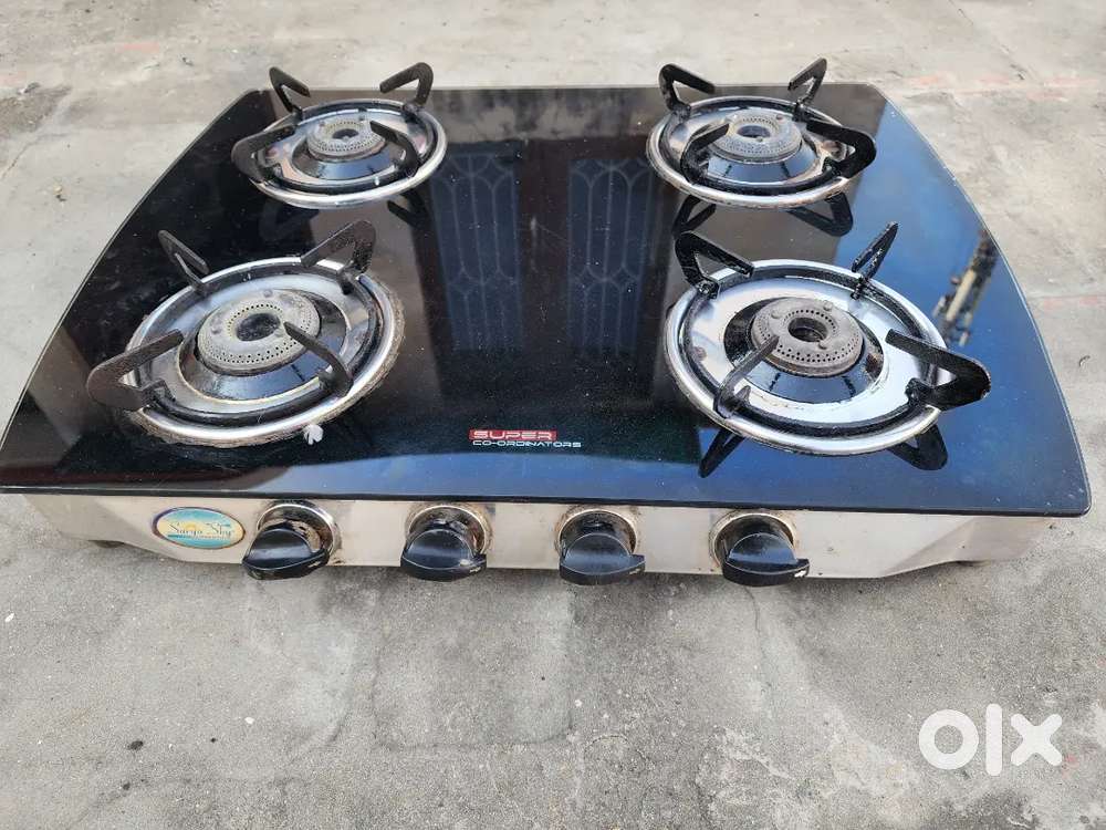 Four burner gas stove