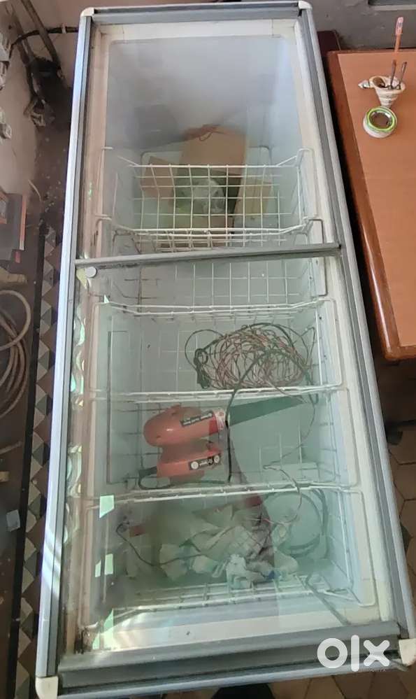 Ice cream deep freezer