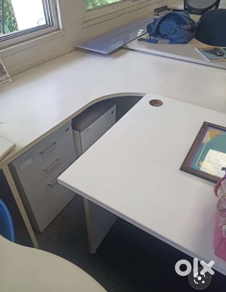 Featherlite Brand 5'*5'*2' Office L Shaped Table