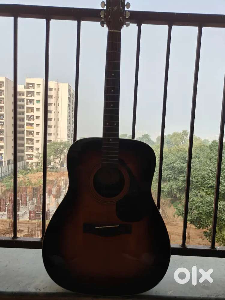 Yamaha F370  Acoustic Guitar with safety Cover