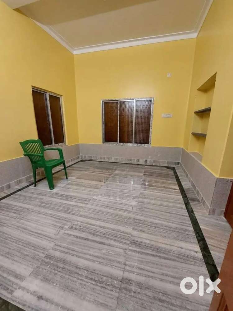 2bhk room at dankuni station to 5 min