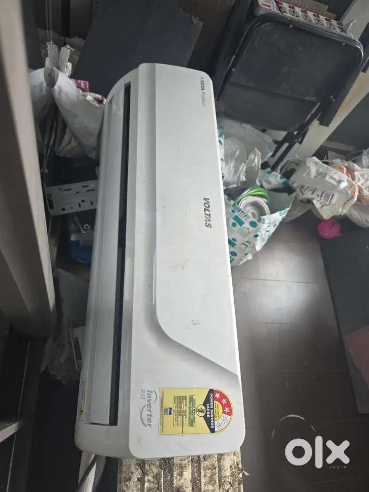 Voltas 1.4 ton 3 star Inverter AC (2 Year Old)