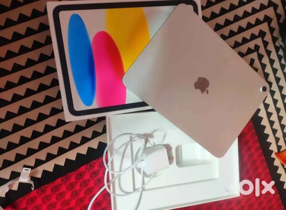 IPad A16 latest 11Gen 256 Only Open box category with bill box charge