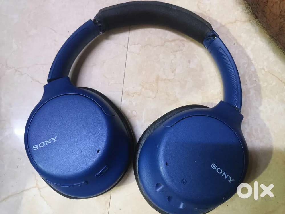 Sony WH-CH710n noise cancelling headphone in great condition