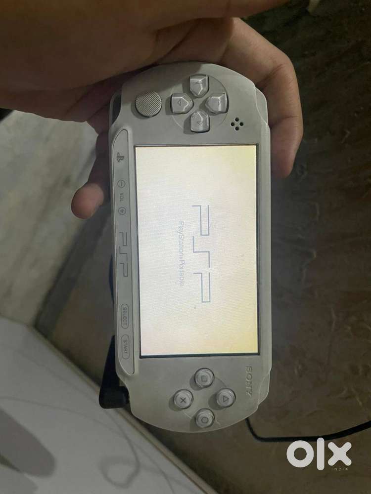 SONY PLAY STATION PORTABLE (PSP) WITH GAMES