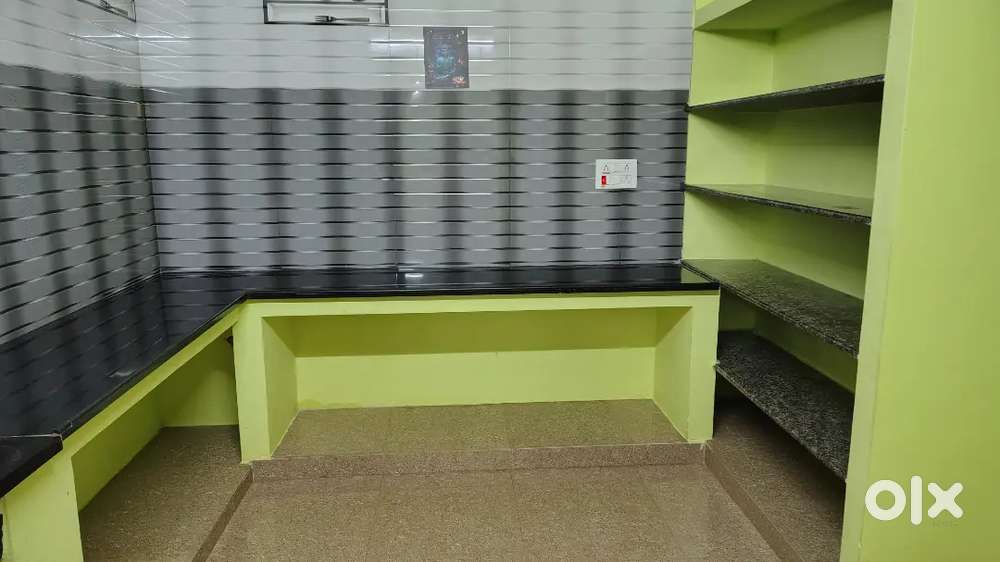 Semi-Furnished 2 BHK for Rent – 1200 Sq Ft, East Facing