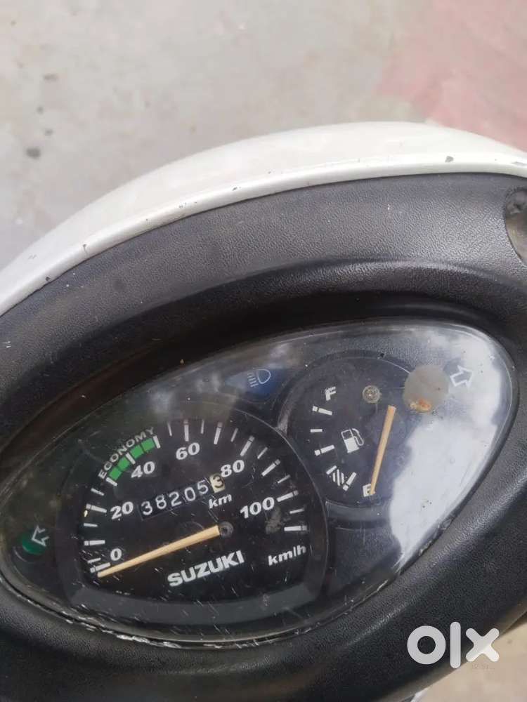 Suzuki Access 125 white colour