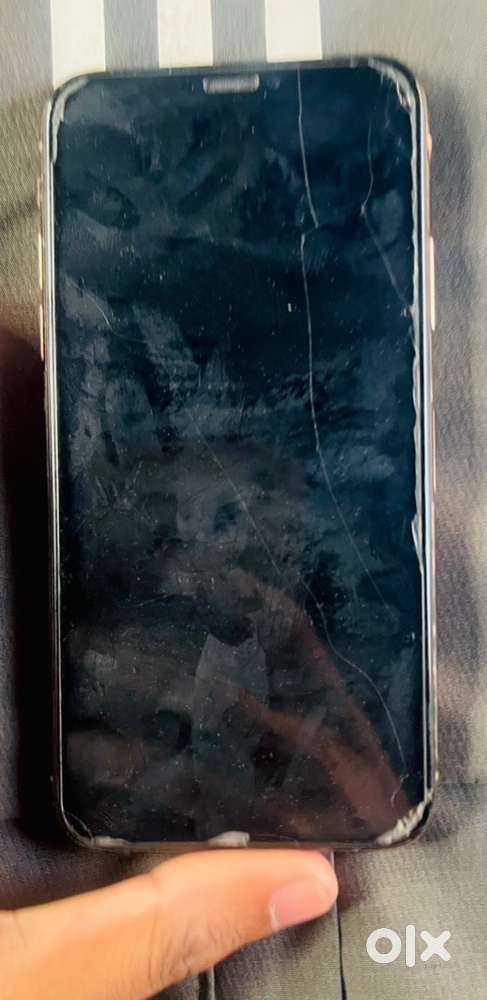 Iphone xs 64 gb gold colour good condition