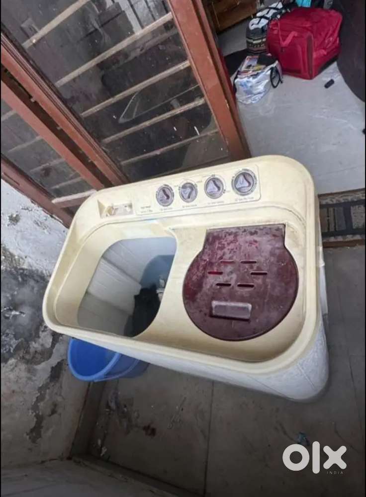 Old semi automatic washing machine - works but needs repair