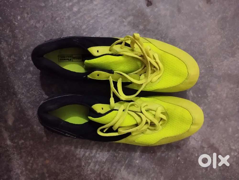 Spike running shoes