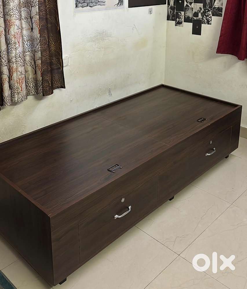 Wooden premium quality bed