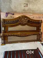 Luxurious Feel: Teak wood beds exude a luxurious feel, perfect fo