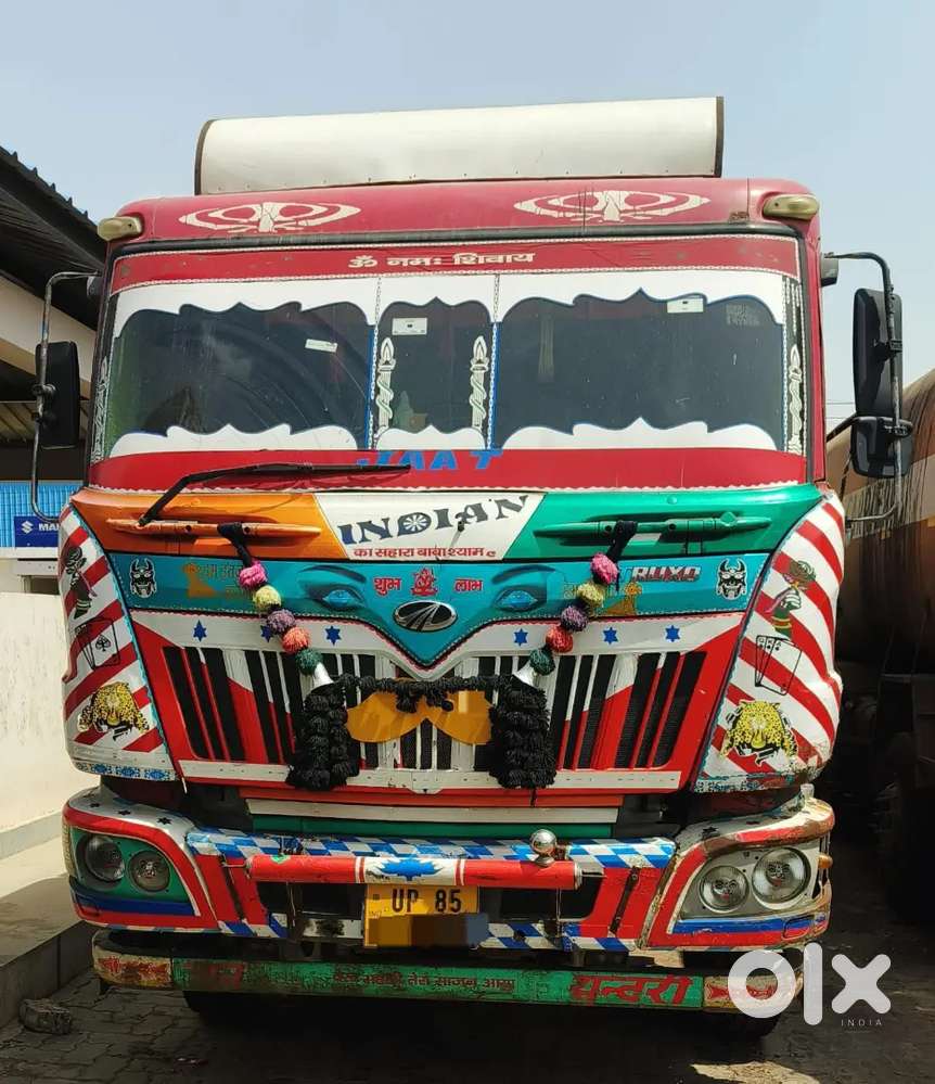 महिंद्रा 14 टायरा Bitumen/डावर टैंकर