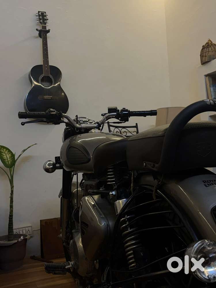 Royal Enfield classic 350 gun metal grey colour