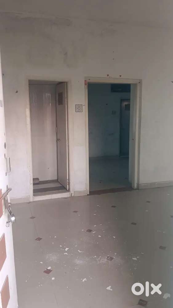 2 room bathroom gase ni line upar na room bhade aapvanu che j