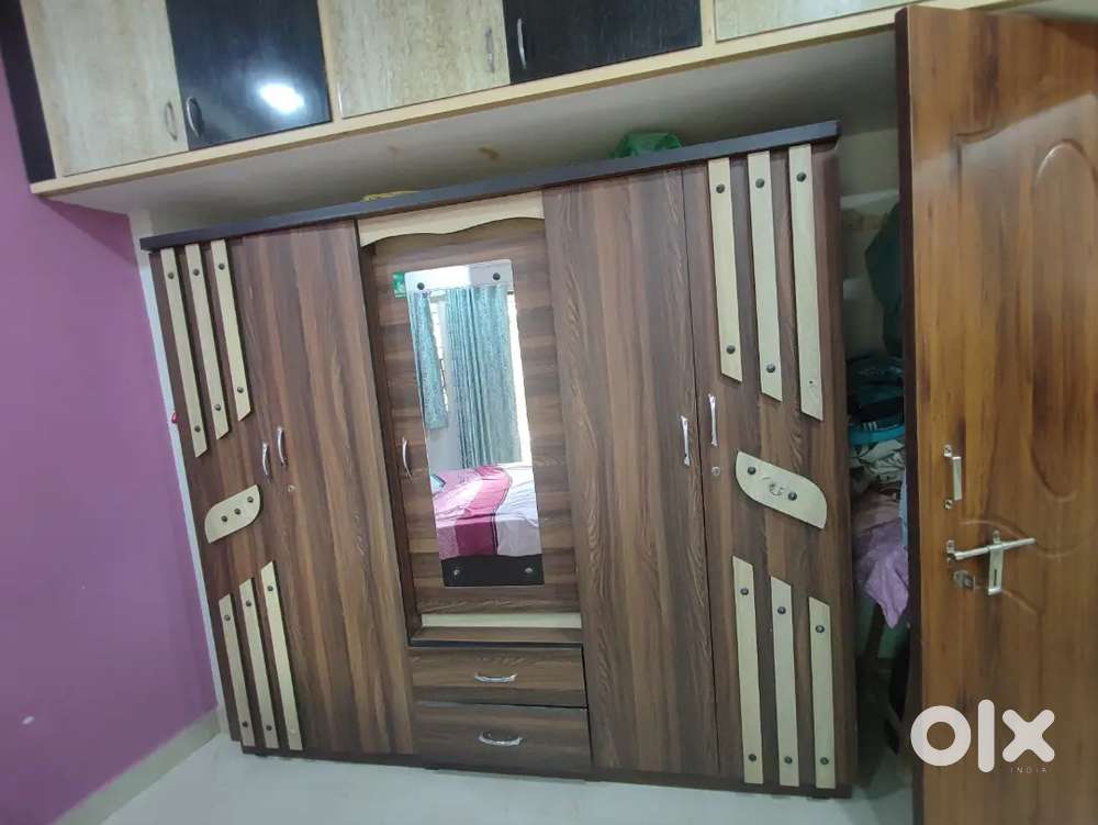 wardrobe with good condition