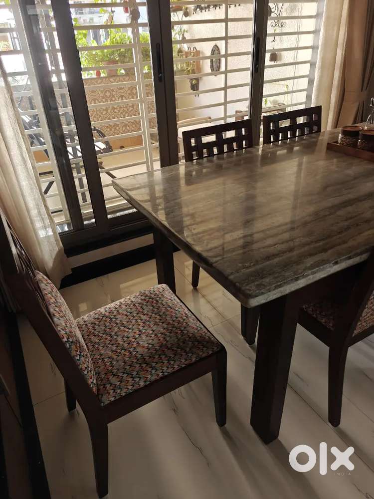 Dining table for 6 people