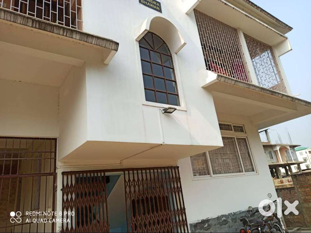 One 2 bhk and one 1 bhk house and a single room are available