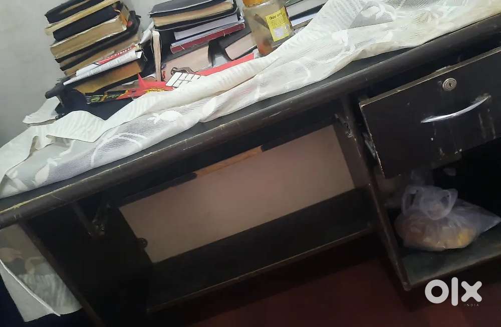 Wood Study table । सबसे अच्छा रेट पर उपलब्ध है।
