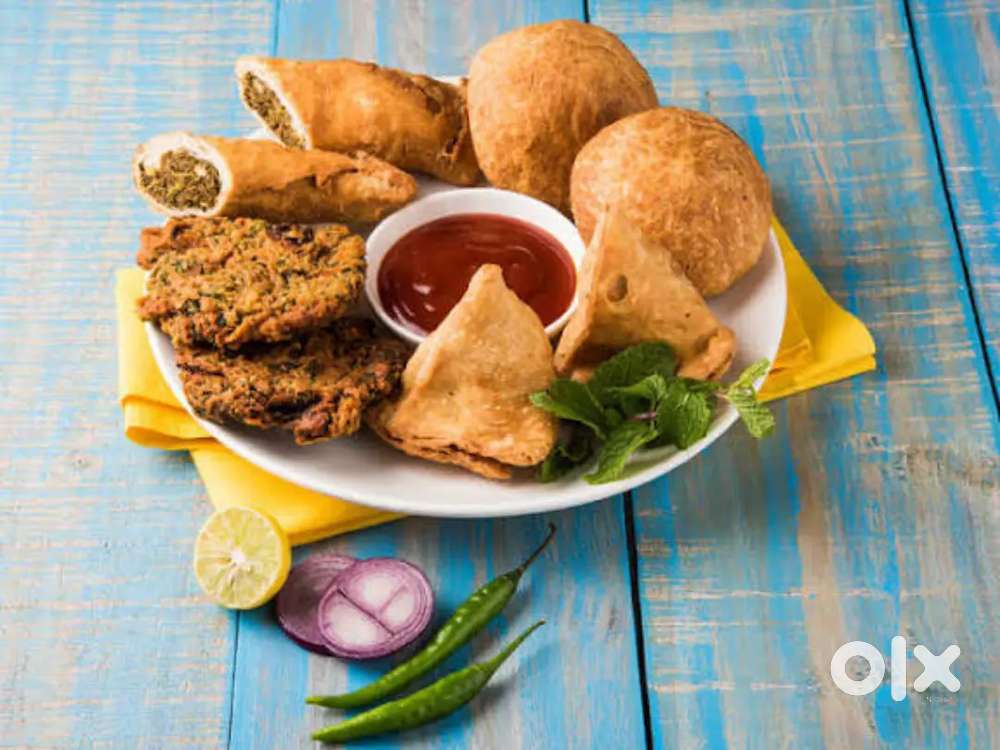 Indian snacks cook की आवश्यकता है in dwarka.