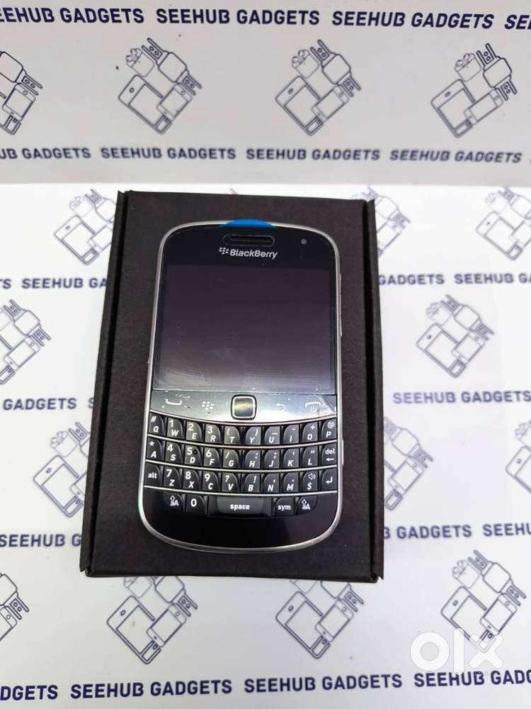 All new Blackberry bold 4 model number 9900 handset a qwerty keypad mo