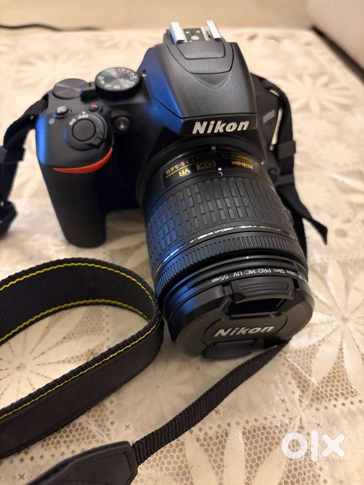 Nikon D3500 DSLR – Original Accessories + SD Card