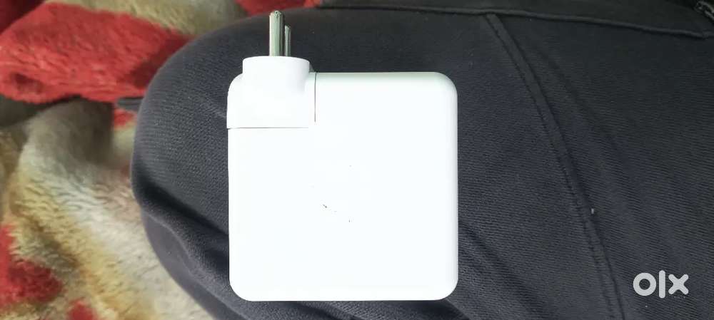 Apple macbook orginal adapter 61 watt