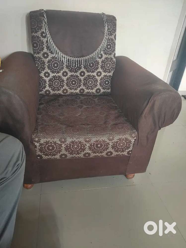 Old Sofa Good Conditions Urgent Sale