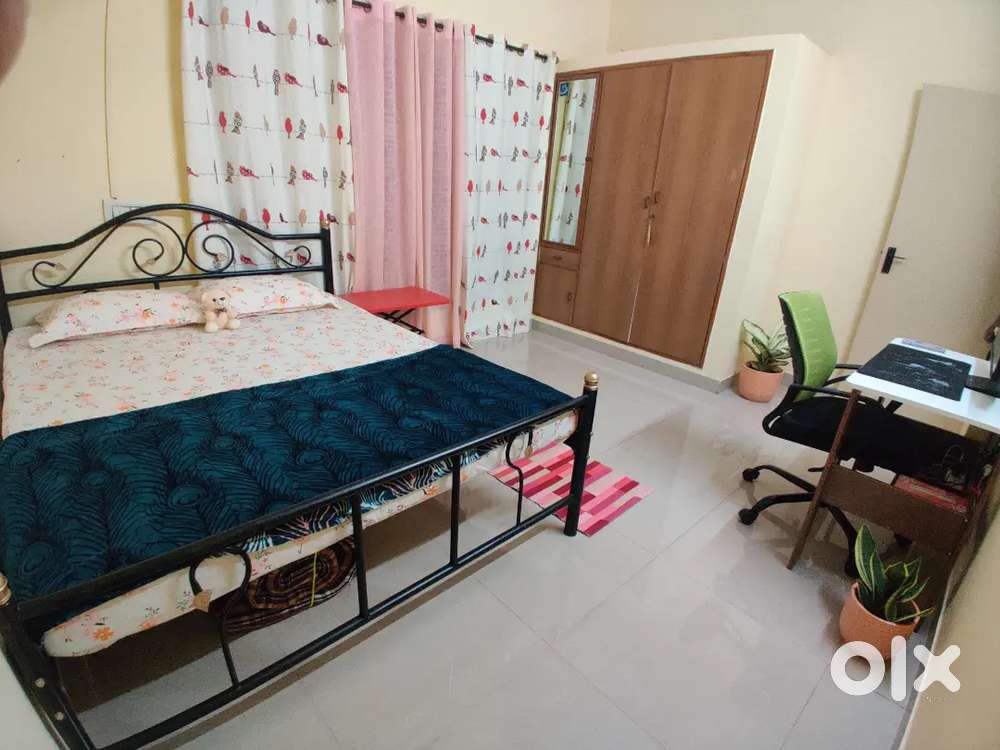 Selling of king size iron cot and mattress