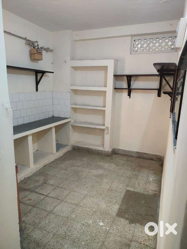 2 BHK Semi Furnished available in Akota without Brokerage.