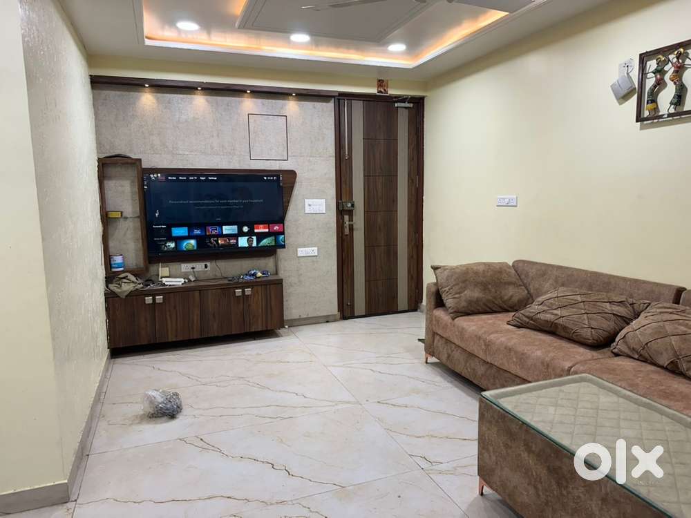 Flat good location near park school hospital luxurious