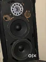 There are a three speakers 8inch and very powerful and bass amazing