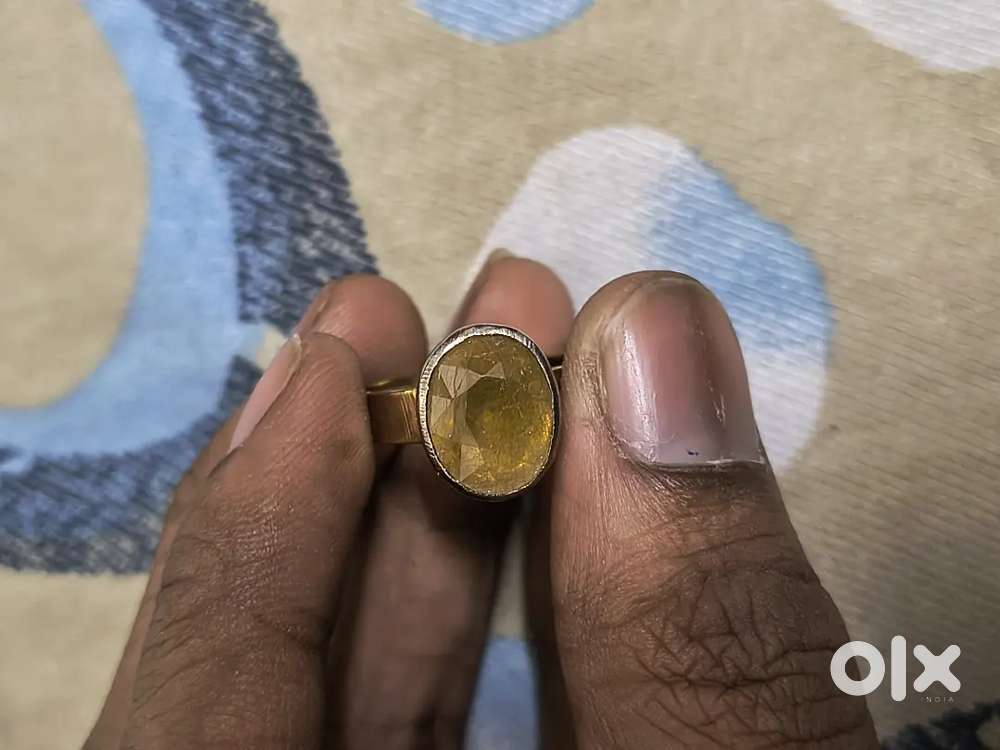 Old original pukhraj ring 8 ratti don't cheep offers and time pass