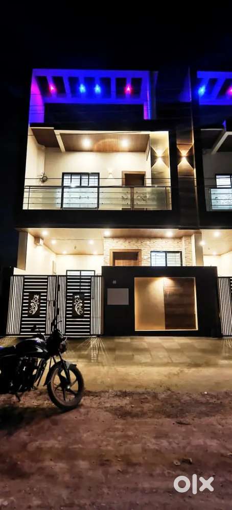 Smarti nagar k praime location me 4 bhk house for sell Rode se 300 mt