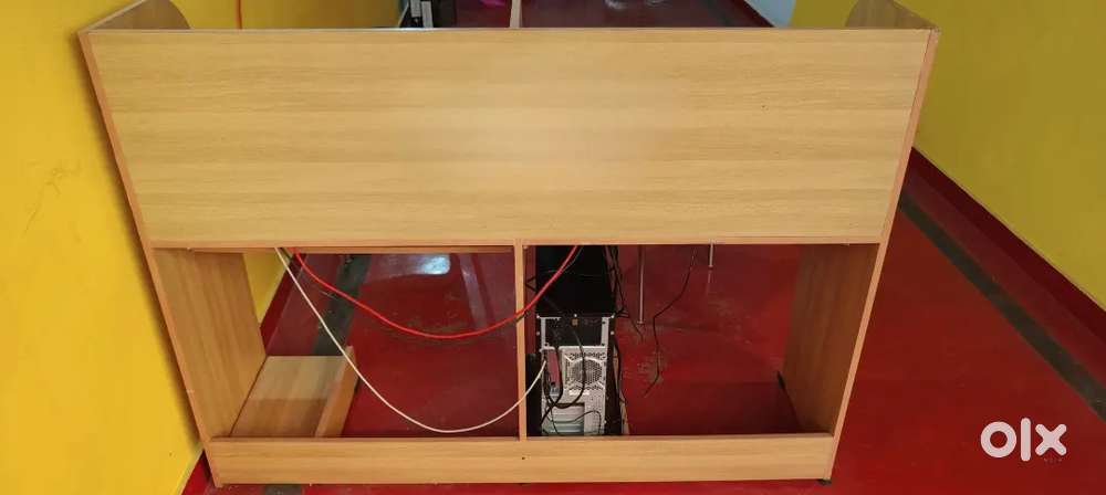 COMPUTER TABLE