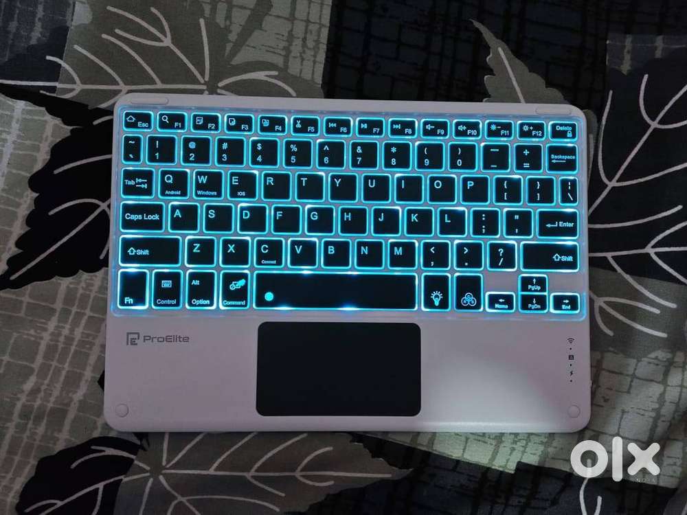 Bluetooth Keyboard case which is used for mobile&tablet with 7 lights