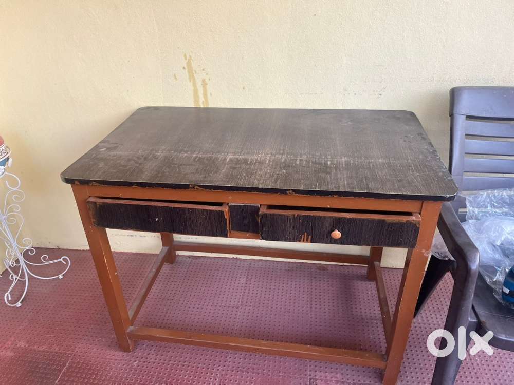 Table / Computer table