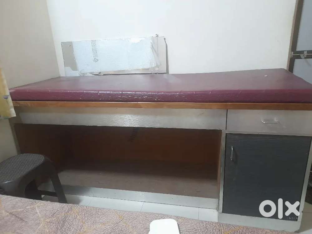 Bed for hospital or parlour use