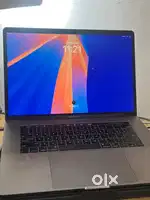 MacBook Pro 2018 15in 16gb 512gb i7 amd radeon pro