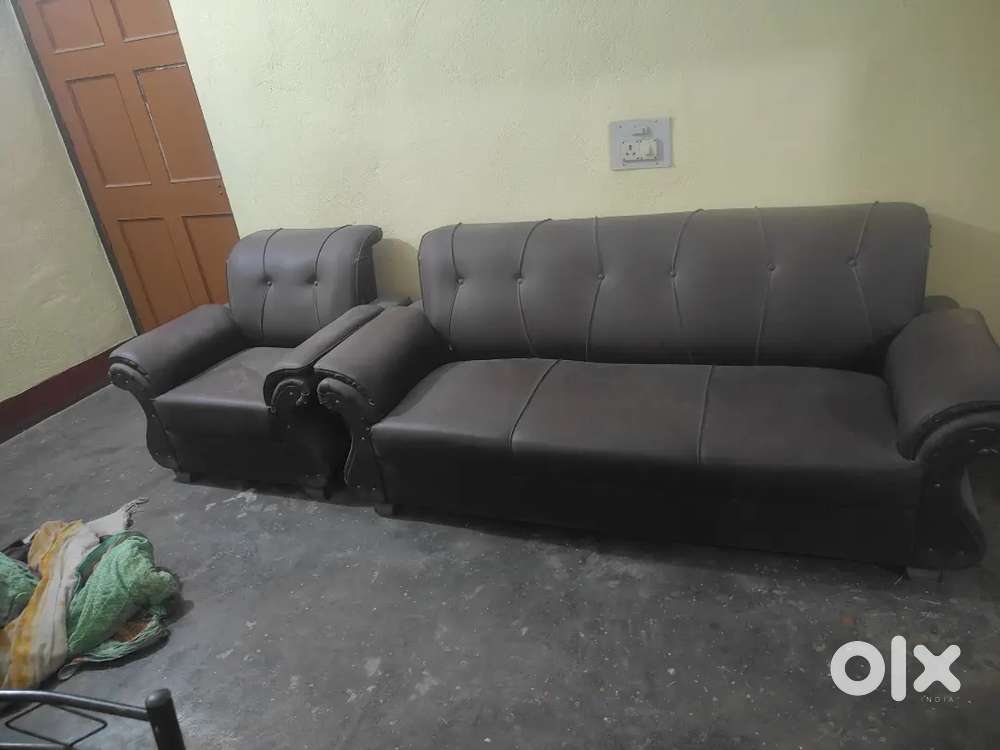 3+2 maharaja sofa leather New condition