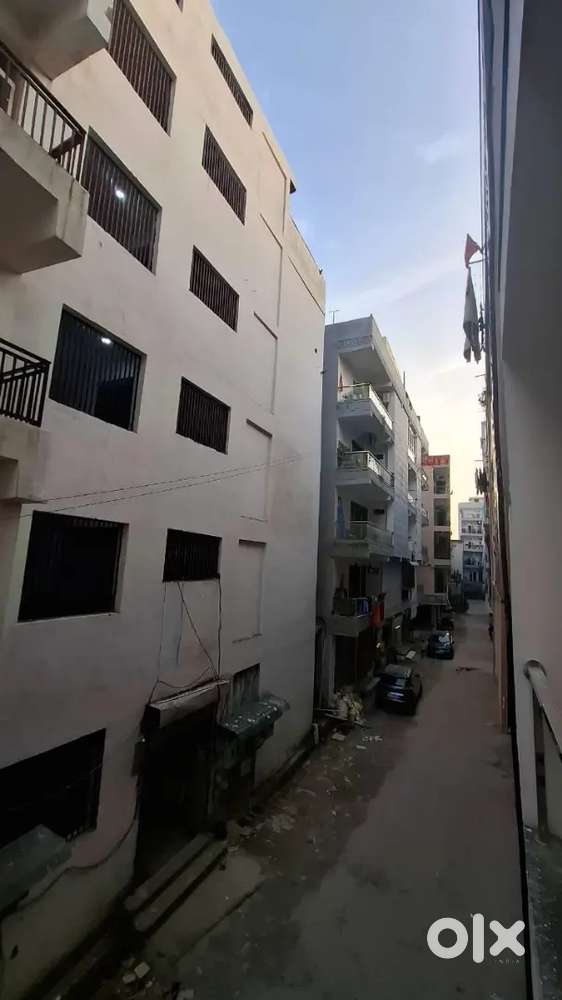 3 bhk Spacious flat ready to move on road