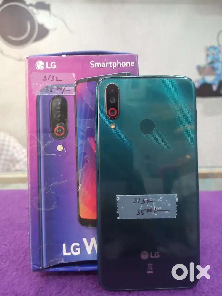 LG W30 3/32 GB in good condition with box charger