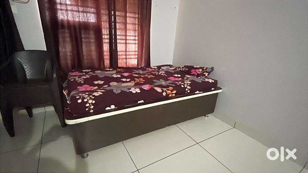 Diwan bed new and ok condition
