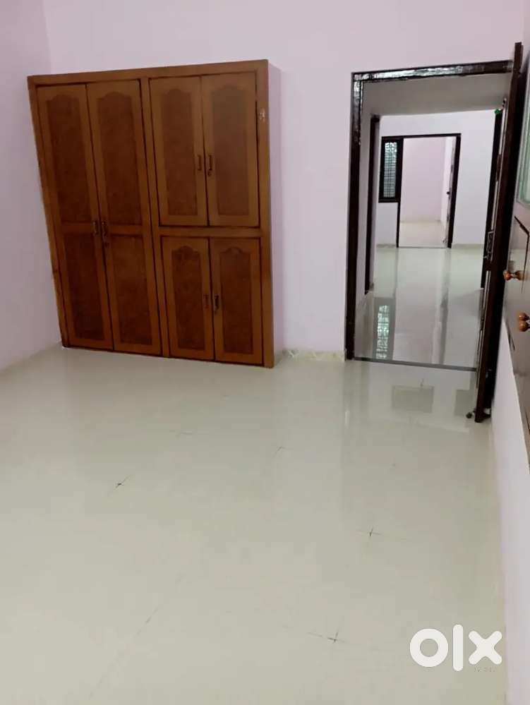 2-BHK 1 BATHROOM .ONLY FOR FAMILY.